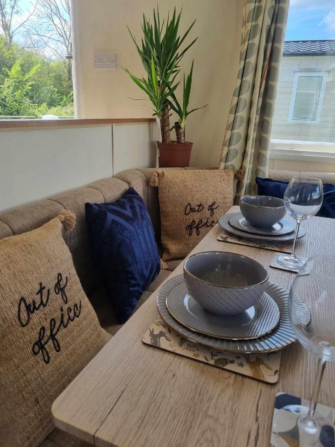 Hotel Eden Breaks, Mallard Lake Cirencester Exterior foto